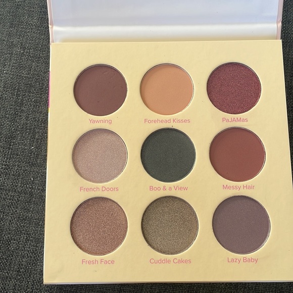 Beauty Bakerie eyeshadow palette - Picture 2 of 2